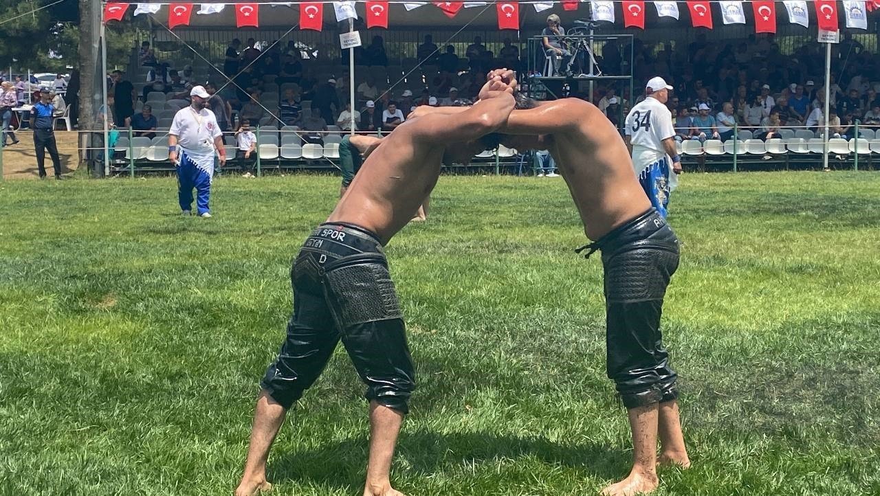 Hünkar Çayırı Yağlı Güreşleri başladı