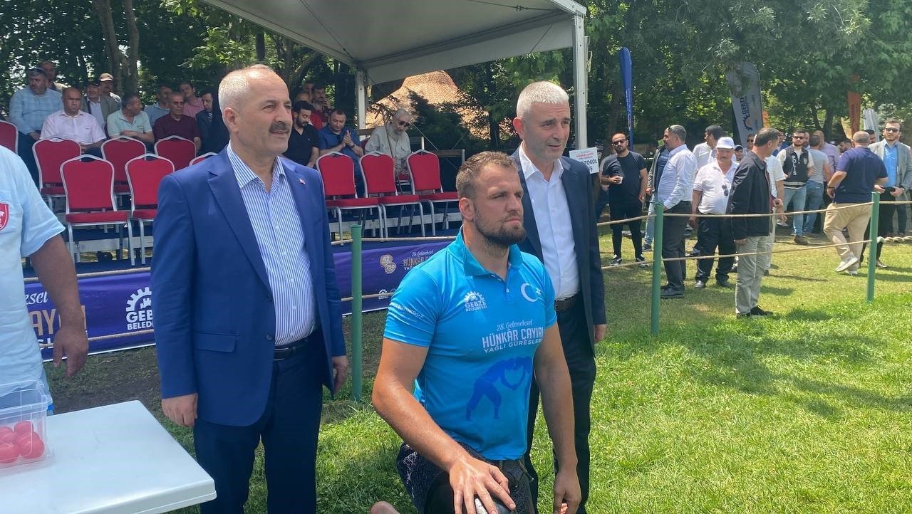 Hünkar Çayırı Yağlı Güreşleri başladı