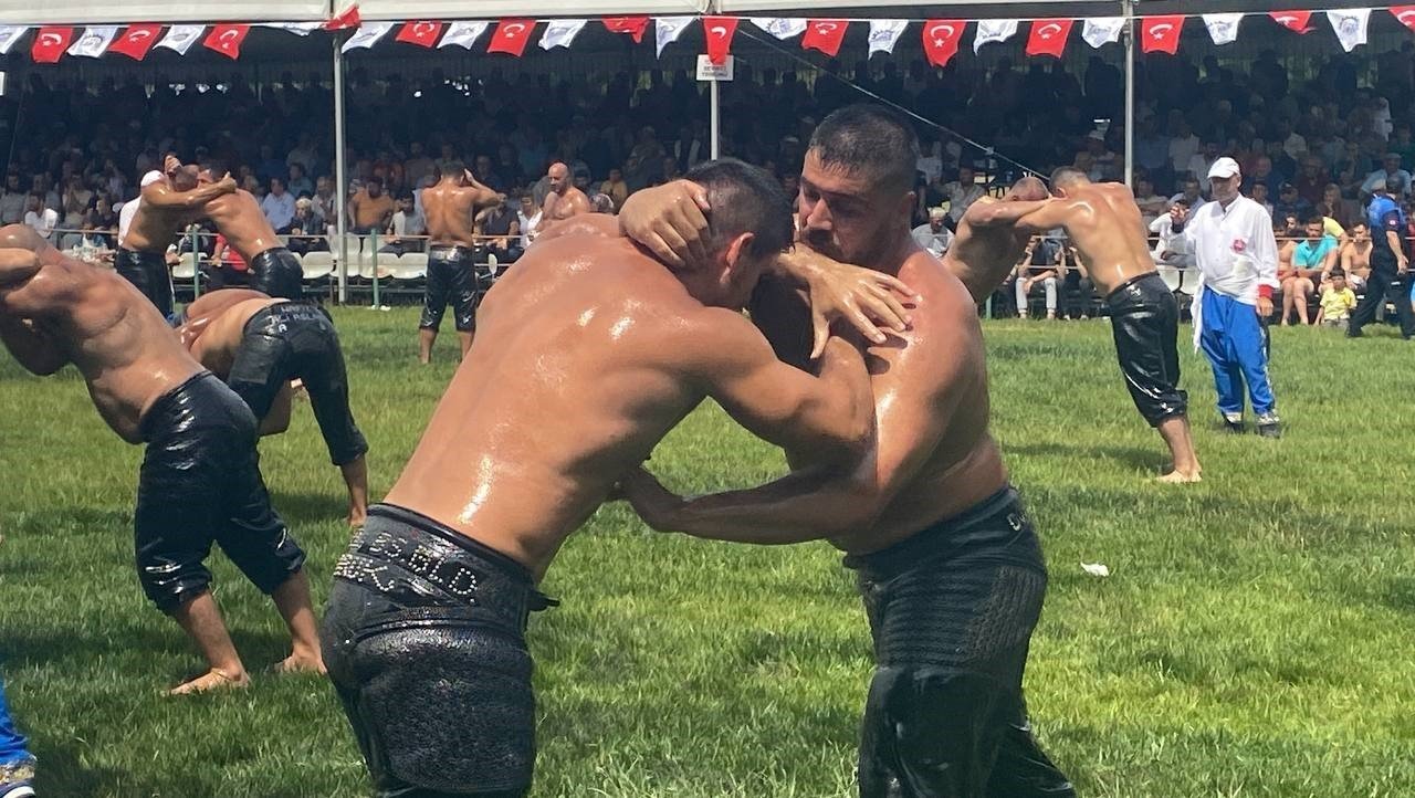 Hünkar Çayırı Yağlı Güreşleri başladı