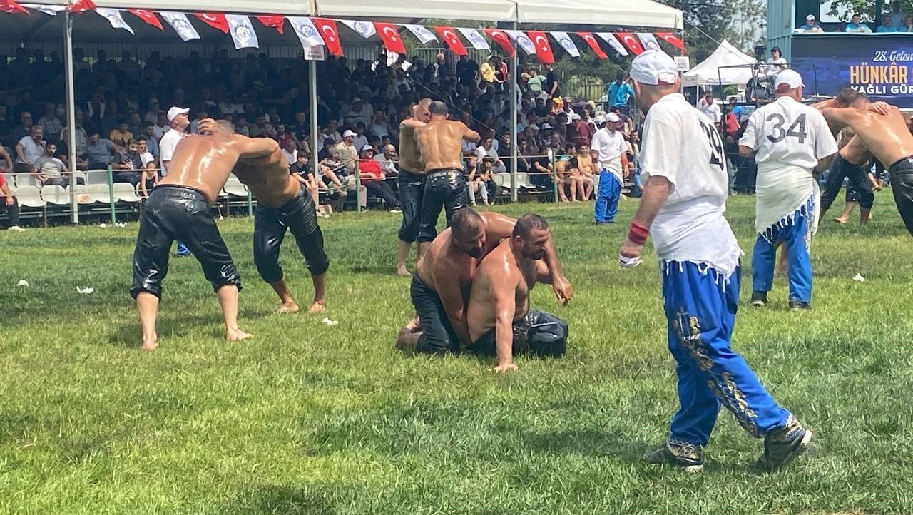 Hünkar Çayırı Yağlı Güreşleri başladı