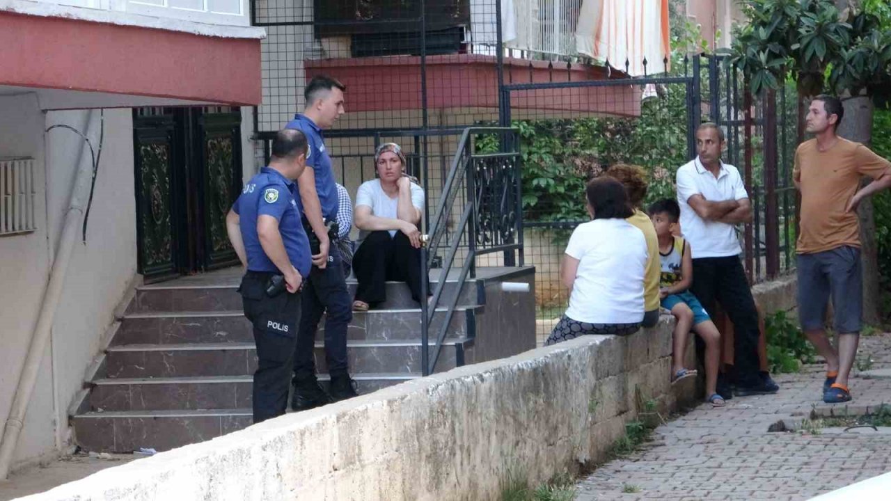 Kocasının darp ettiği 3 çocuk annesi kadın ambulansta öldü