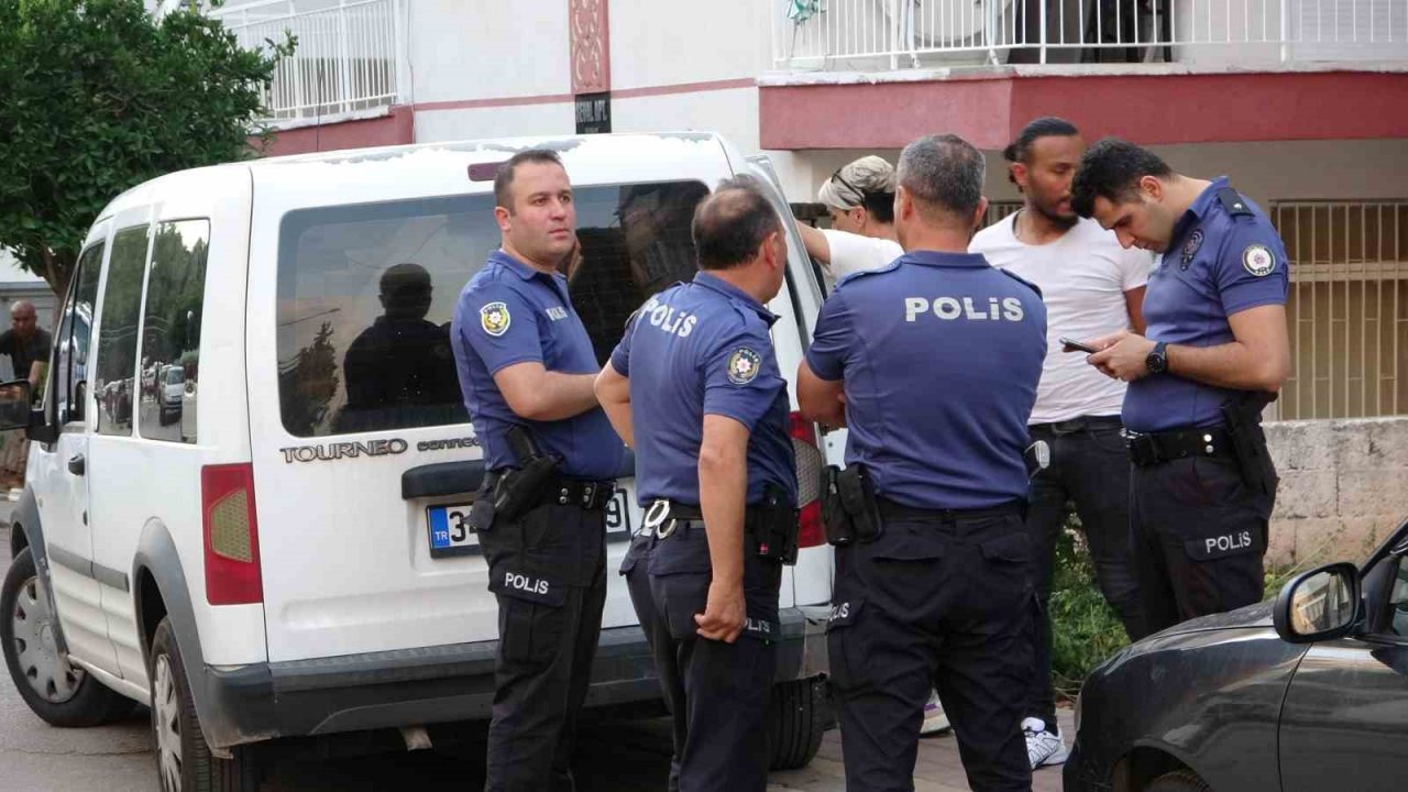 Kocasının darp ettiği 3 çocuk annesi kadın ambulansta öldü