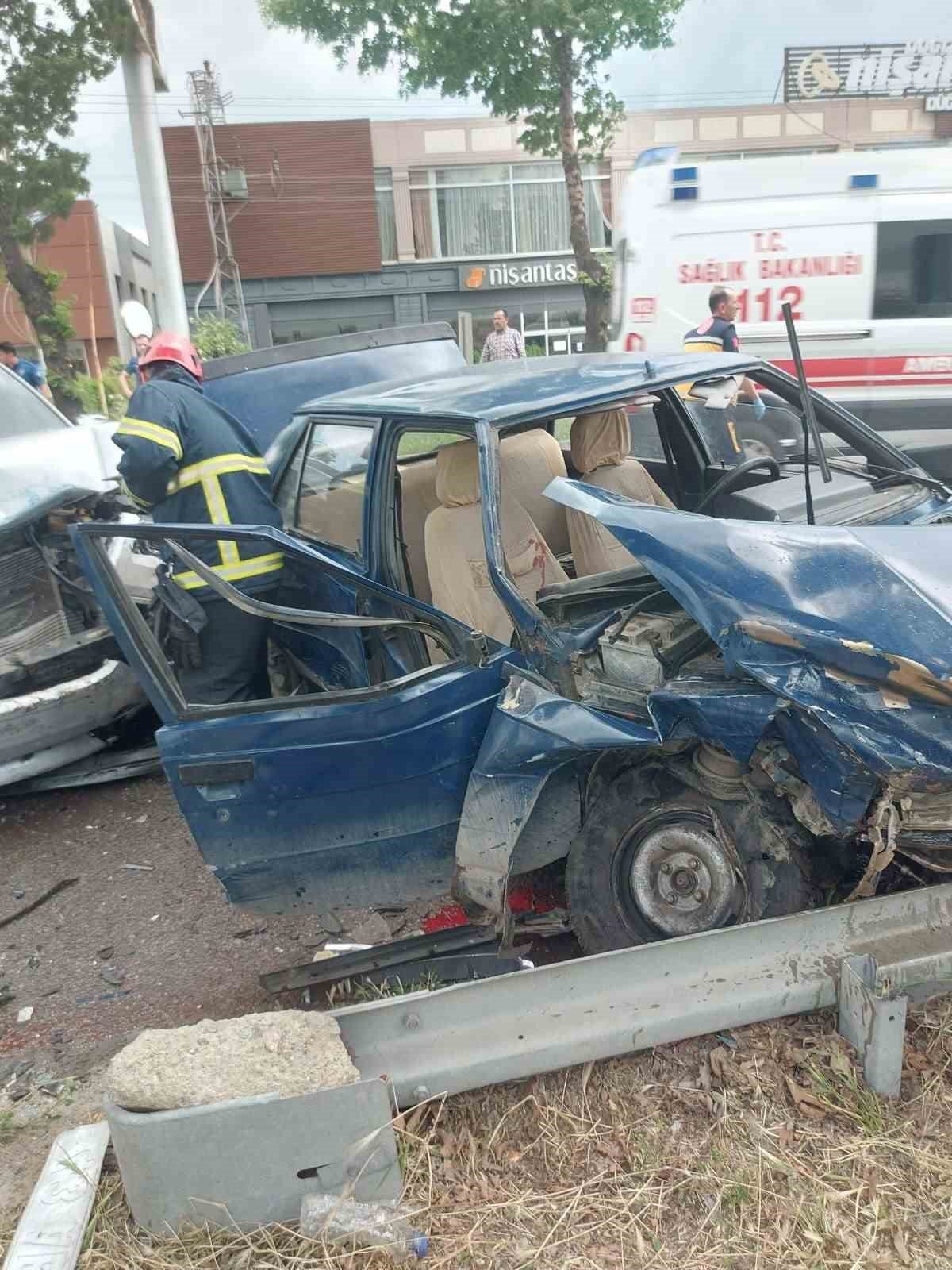 Kütahya’da otomobiller çarpıştı: 2 yaralı