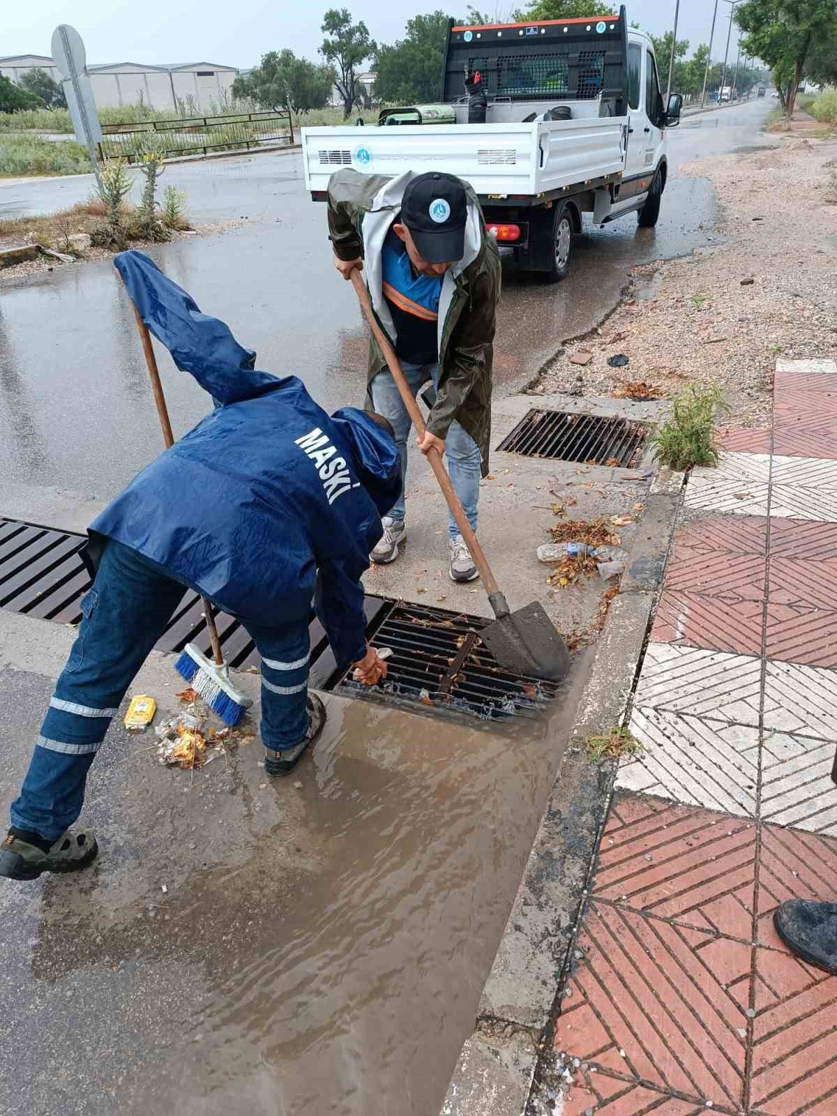 MASKİ sağanak yağış uyarısı sonrasında tüm ekipleri ile sahada