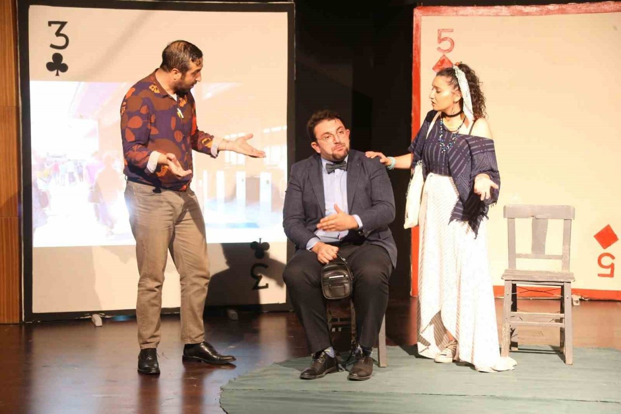 Merkezefendi Kent Tiiyatrosu’nun yeni oyununa büyük ilgi