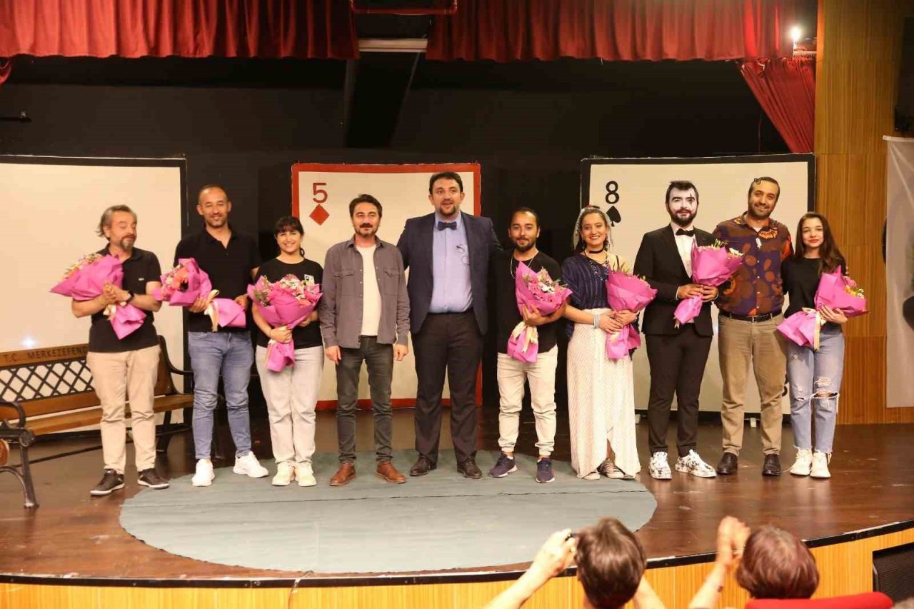 Merkezefendi Kent Tiiyatrosu’nun yeni oyununa büyük ilgi