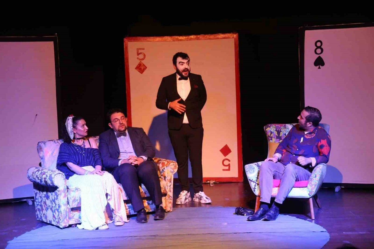 Merkezefendi Kent Tiiyatrosu’nun yeni oyununa büyük ilgi