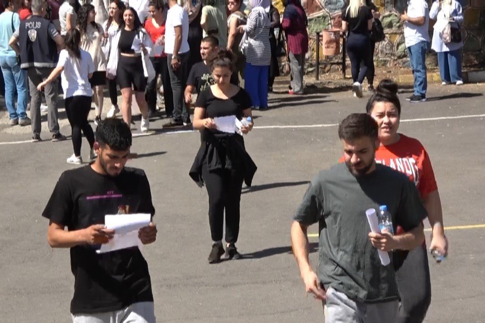 Diyarbakır’da YKS’nin ilk oturumu başladı