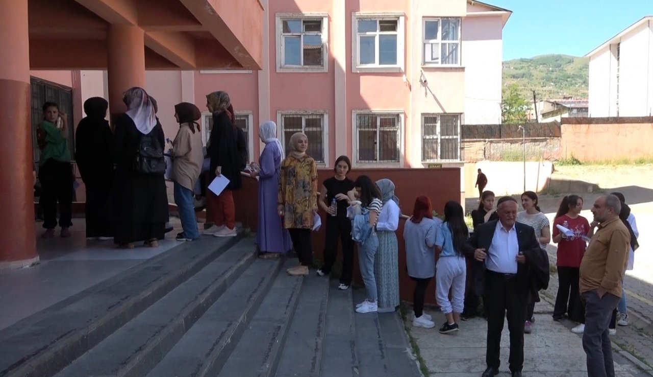 YKS’nin ilk oturumu başladı