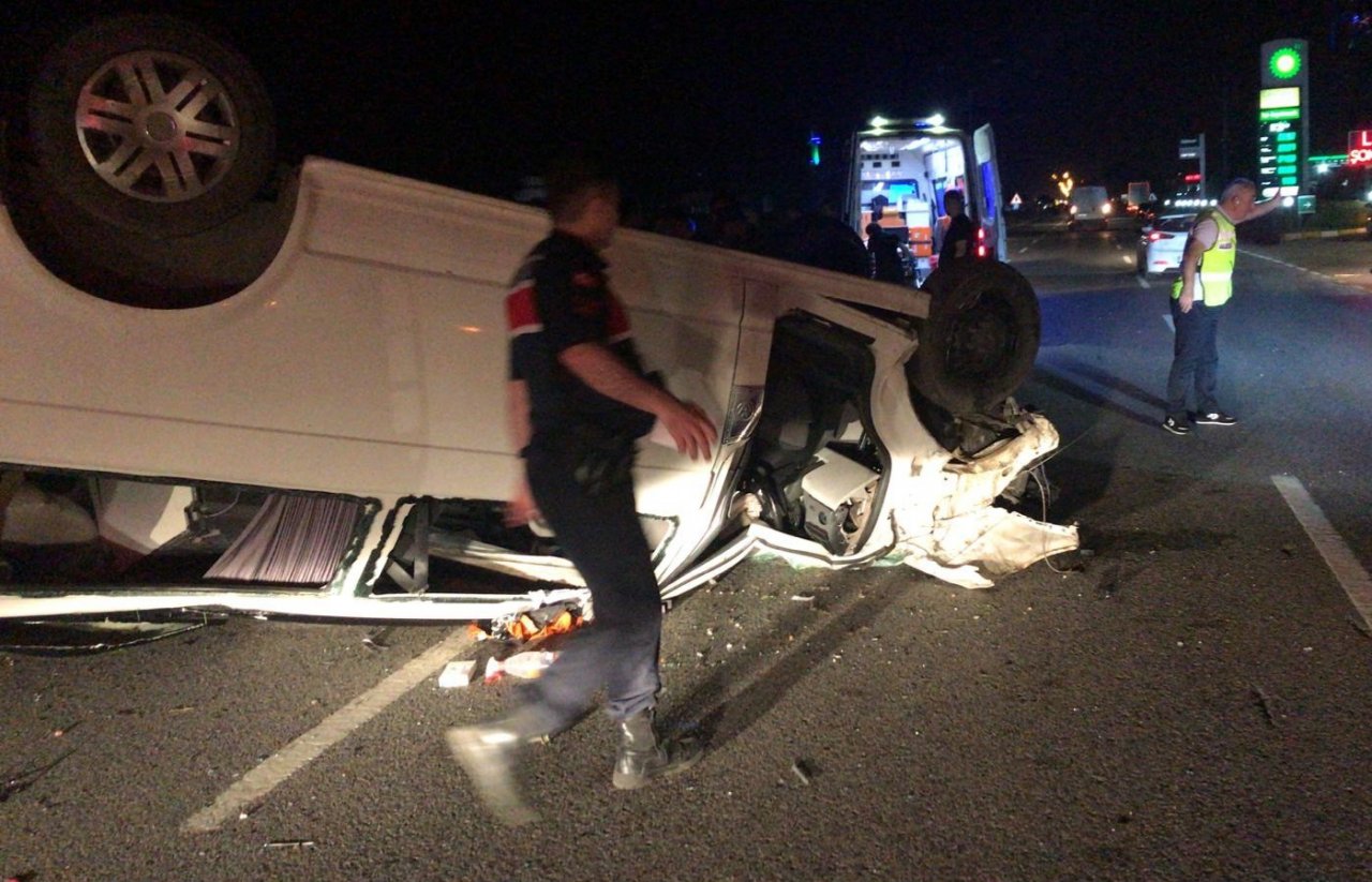 Samsun’da panelvan kamyonet aydınlatma direğine çarptı: 7’si ağır 9 yaralı