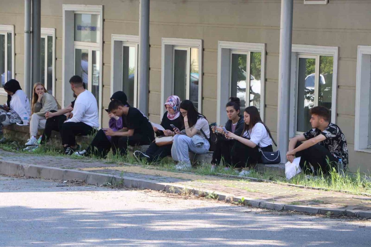 YKS maratonu: Son dakika koşarak girdiler