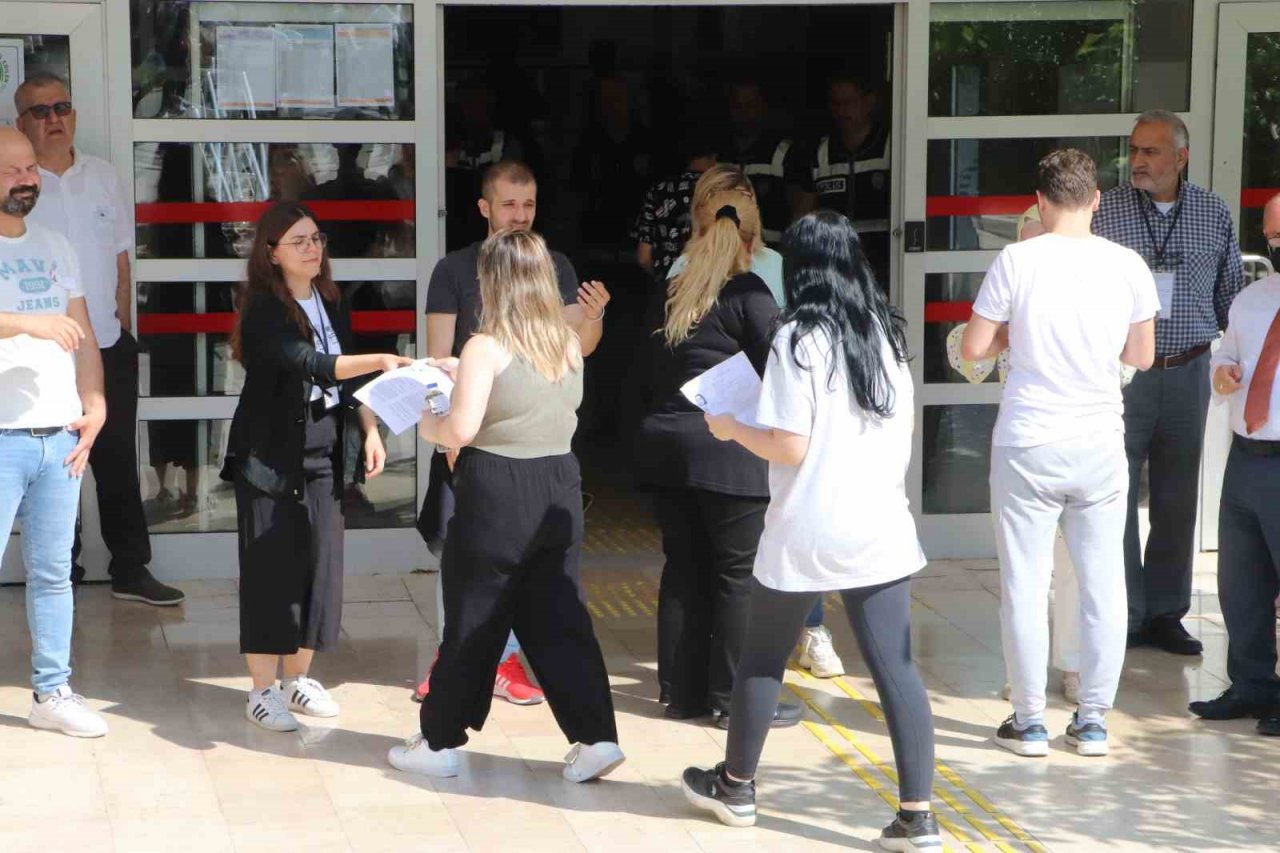 YKS maratonu: Son dakika koşarak girdiler