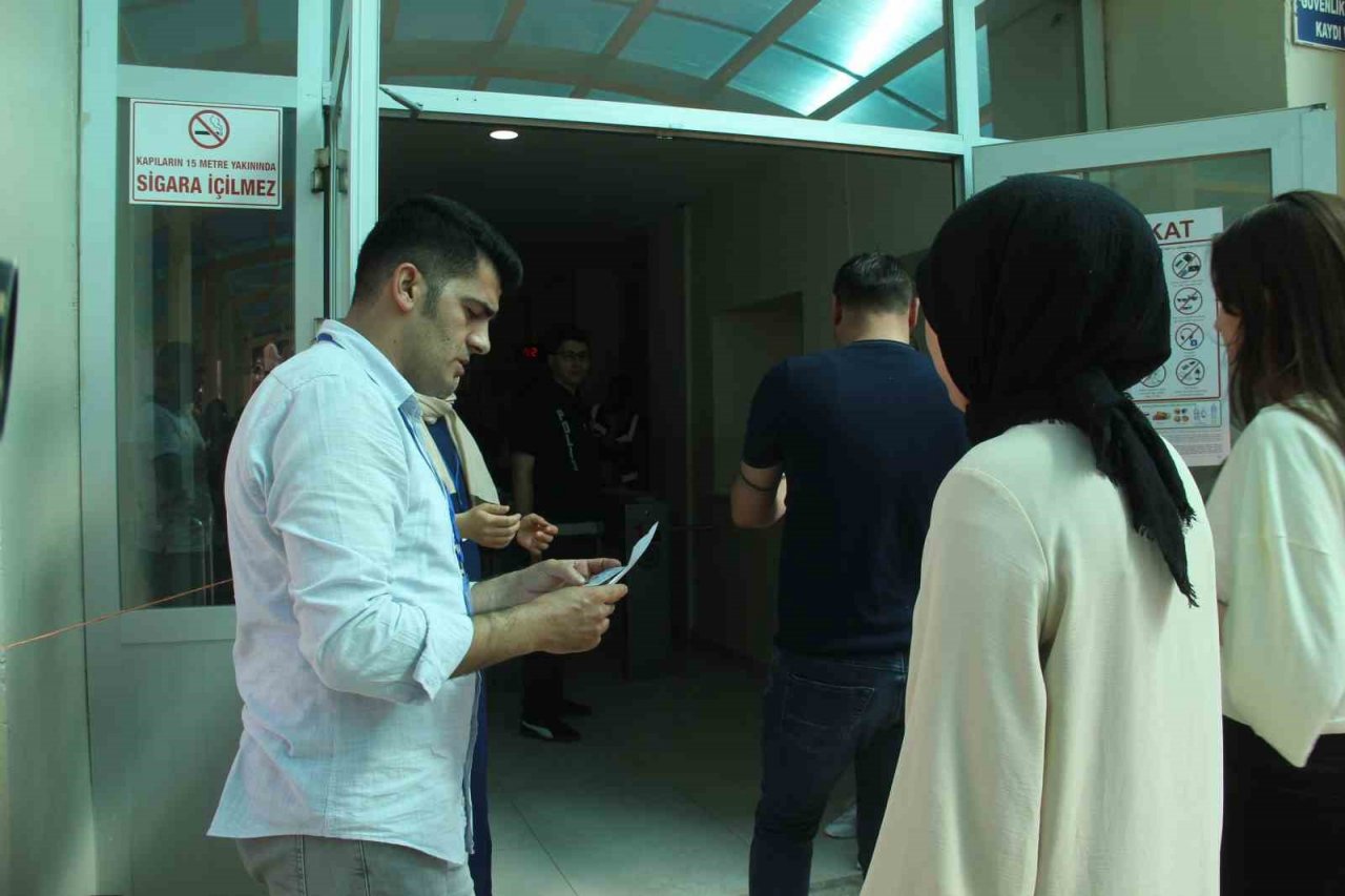 YKS heyecanı zamanla yaşına dönüştü, geç kalanların hayali seneye kaldı