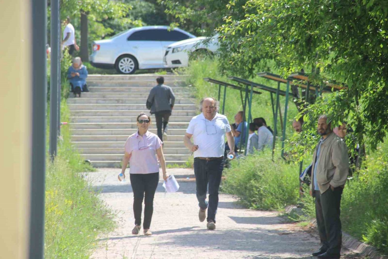 YKS heyecanı zamanla yaşına dönüştü, geç kalanların hayali seneye kaldı