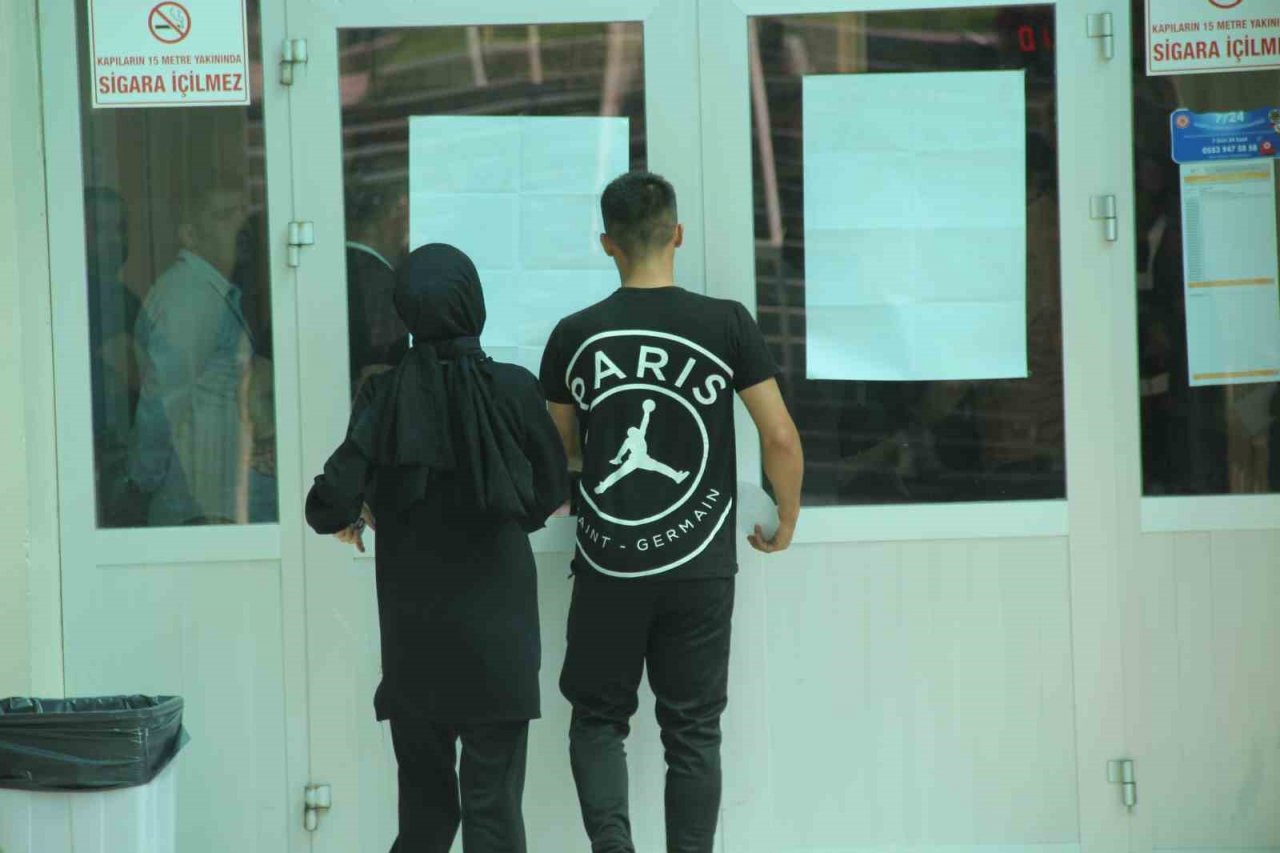 YKS heyecanı zamanla yaşına dönüştü, geç kalanların hayali seneye kaldı