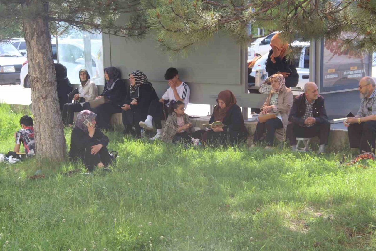 YKS heyecanı zamanla yaşına dönüştü, geç kalanların hayali seneye kaldı