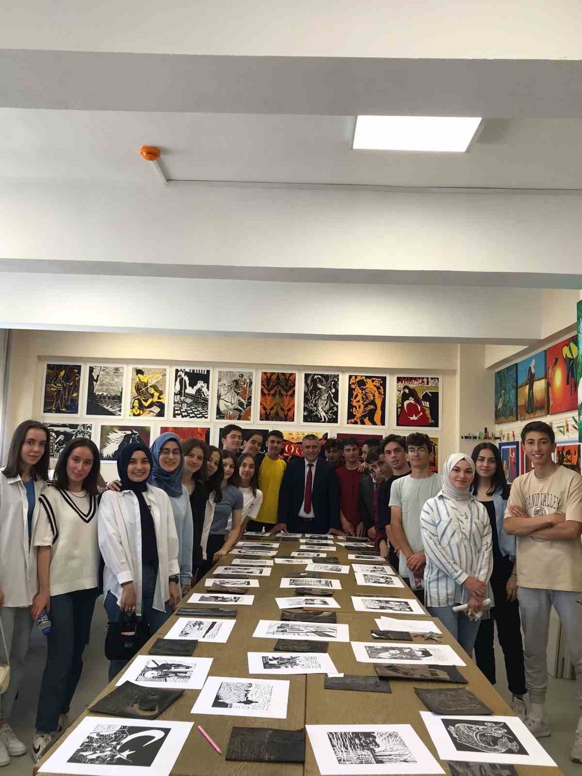 Öğrencilerin yaptığı baskılara dünyanın en büyük exlibris müzesinden davet