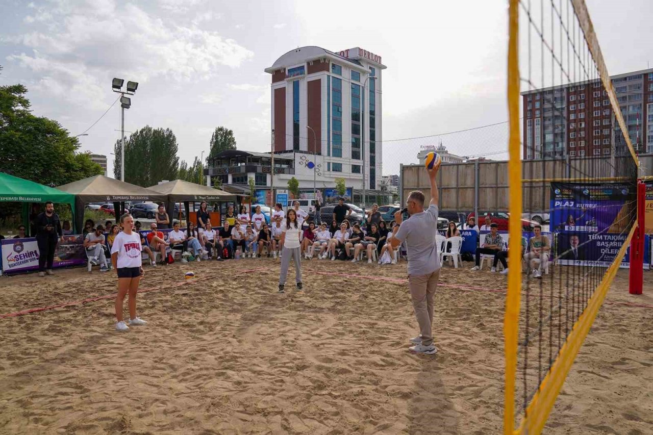 Plaj voleybolu festivali başladı