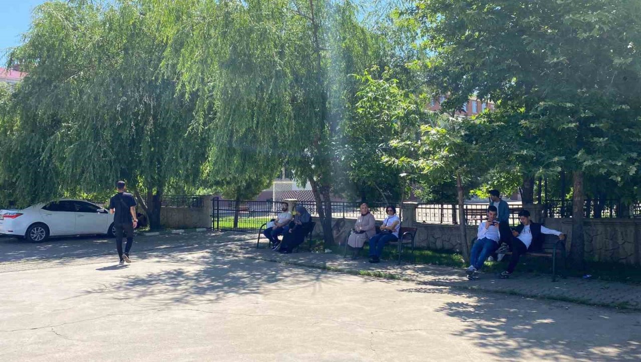 Bingöl’de YKS’nin ilk oturumu TYT sınavı başladı