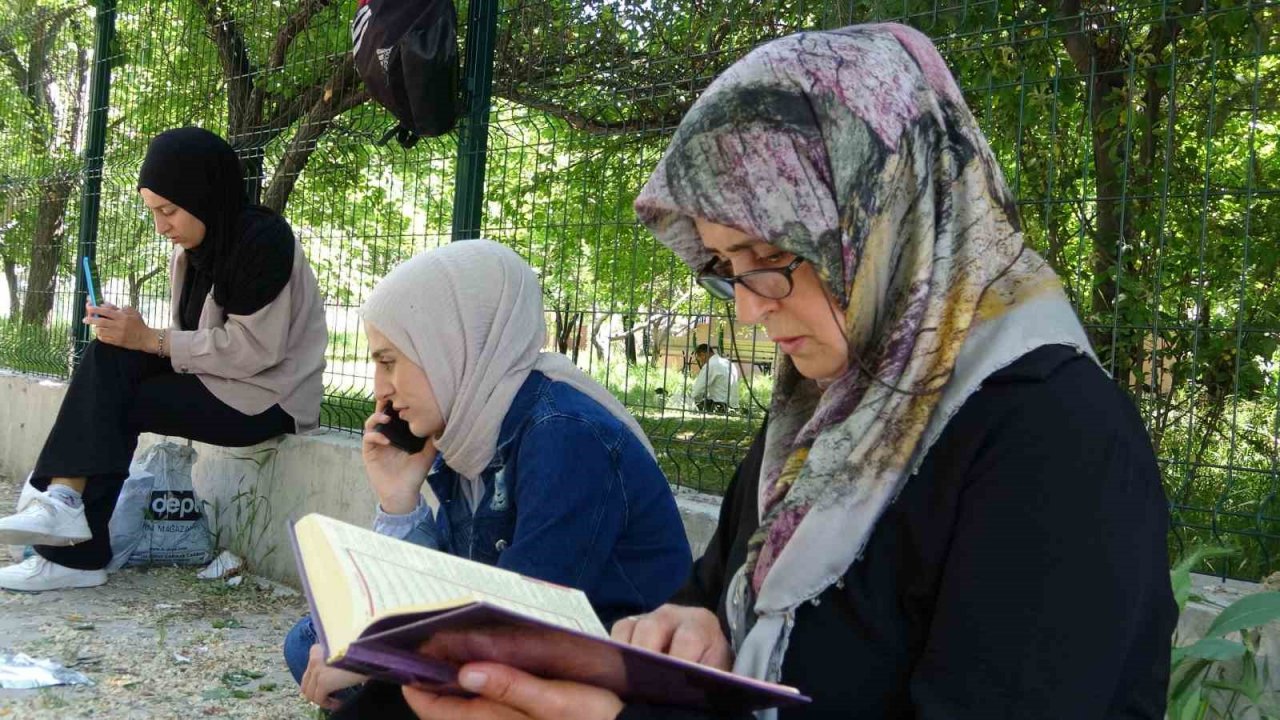 Van’da YKS maratonu başladı: Okula koşarak geldiler