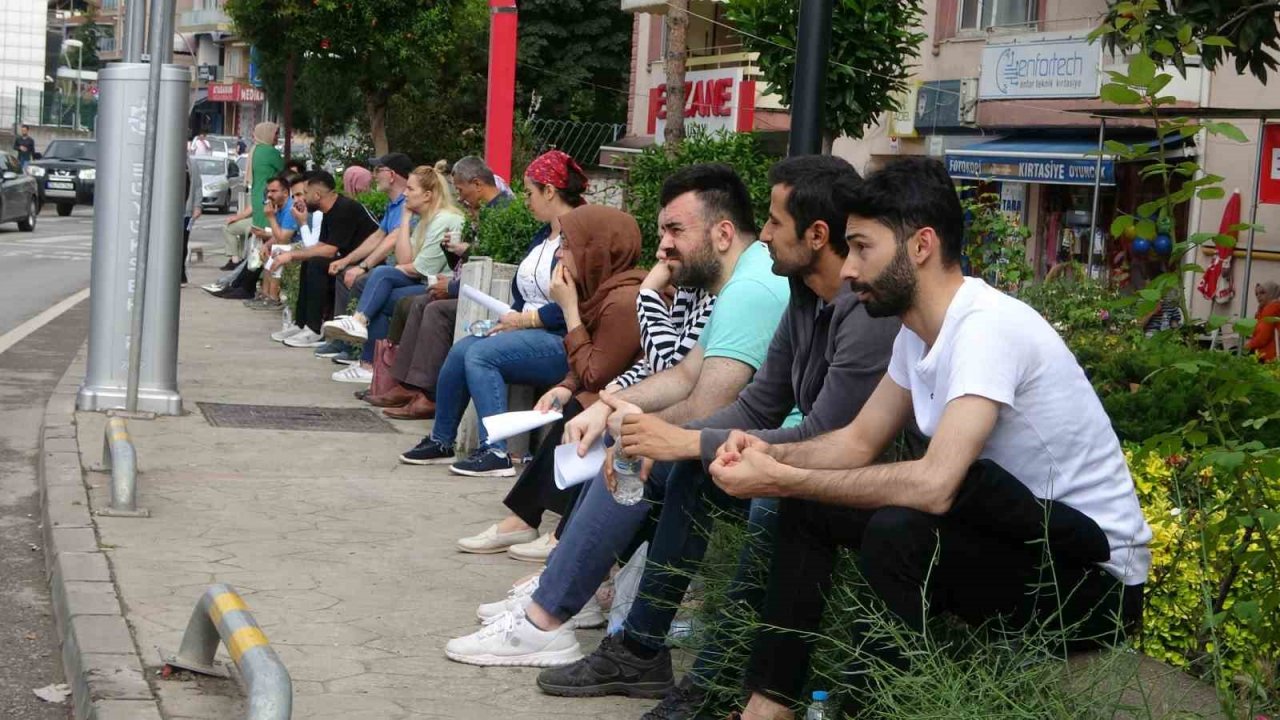 Okulun dışına çıktı, tekrar girmek isteyince 1 dakika geçtiği için sınava alınmadı