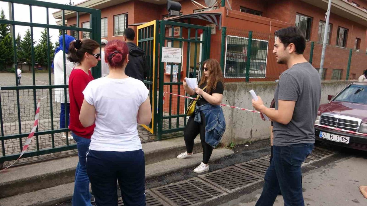 Okulun dışına çıktı, tekrar girmek isteyince 1 dakika geçtiği için sınava alınmadı