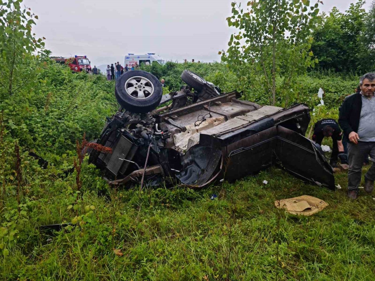 Zonguldak’ta otomobil tarlaya uçtu: 1’i ağır 3 yaralı