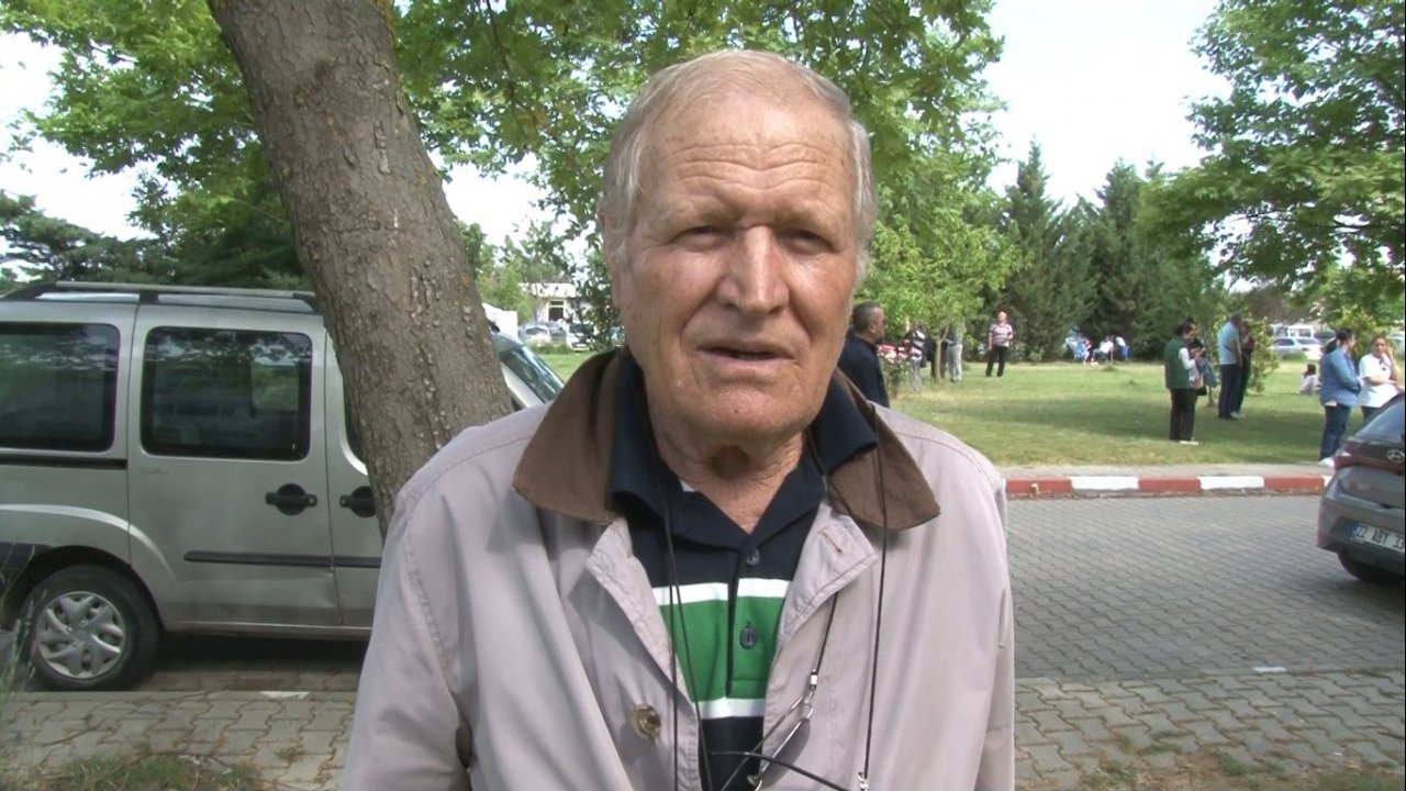 Elinde bastonuyla üniversite sınavına girdi