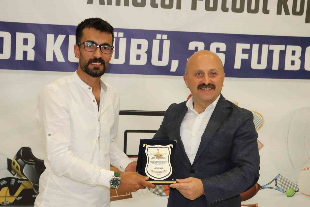 Ağrı’da amatör spor kulüplerine spor malzemesi dağıtıldı