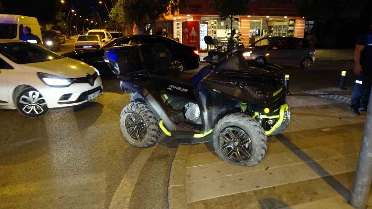 ATV ile otomobil çarpıştı, mahalle karanlığa büründü