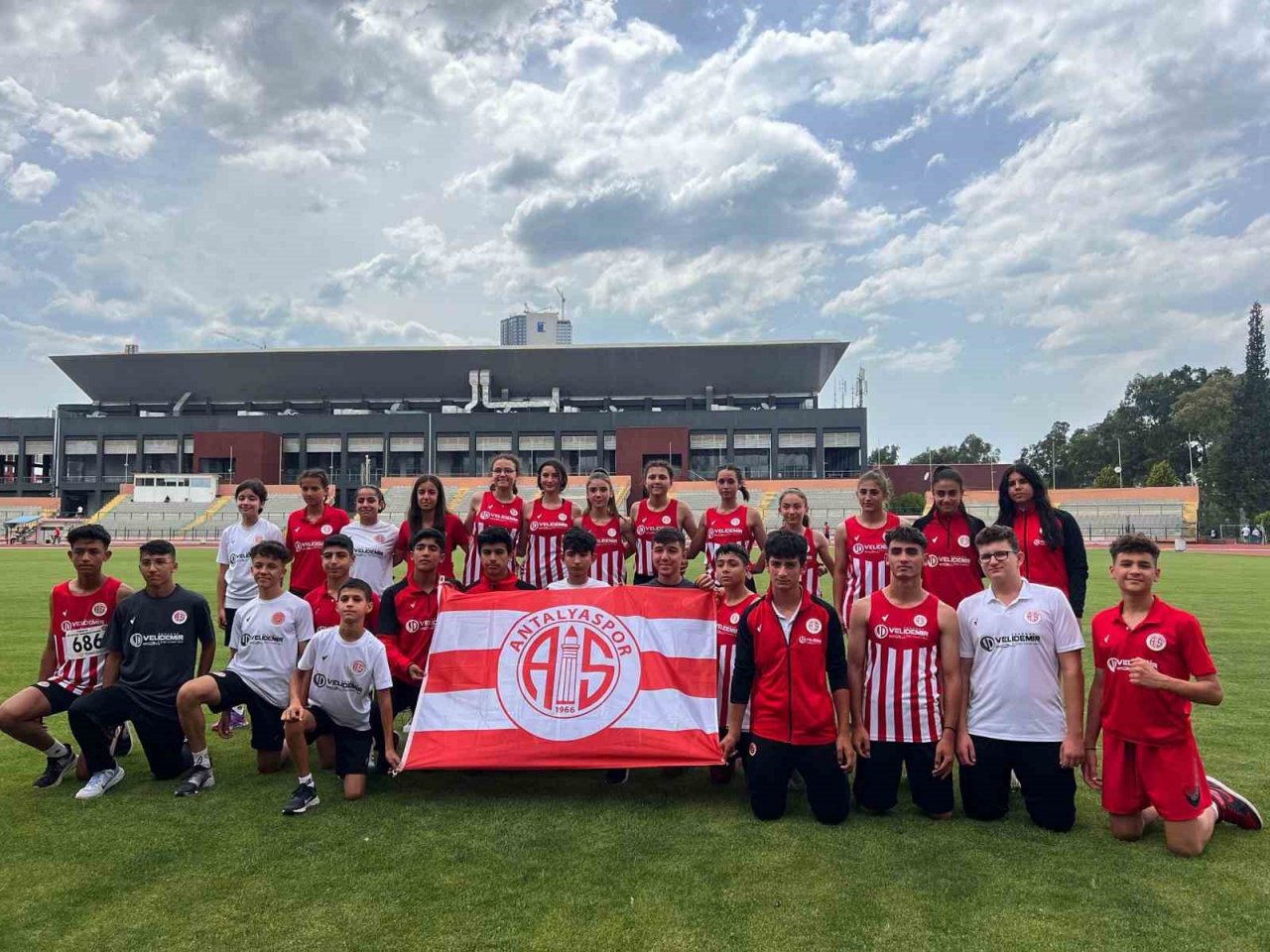 Antalyaspor atletleri fırtına gibi esti