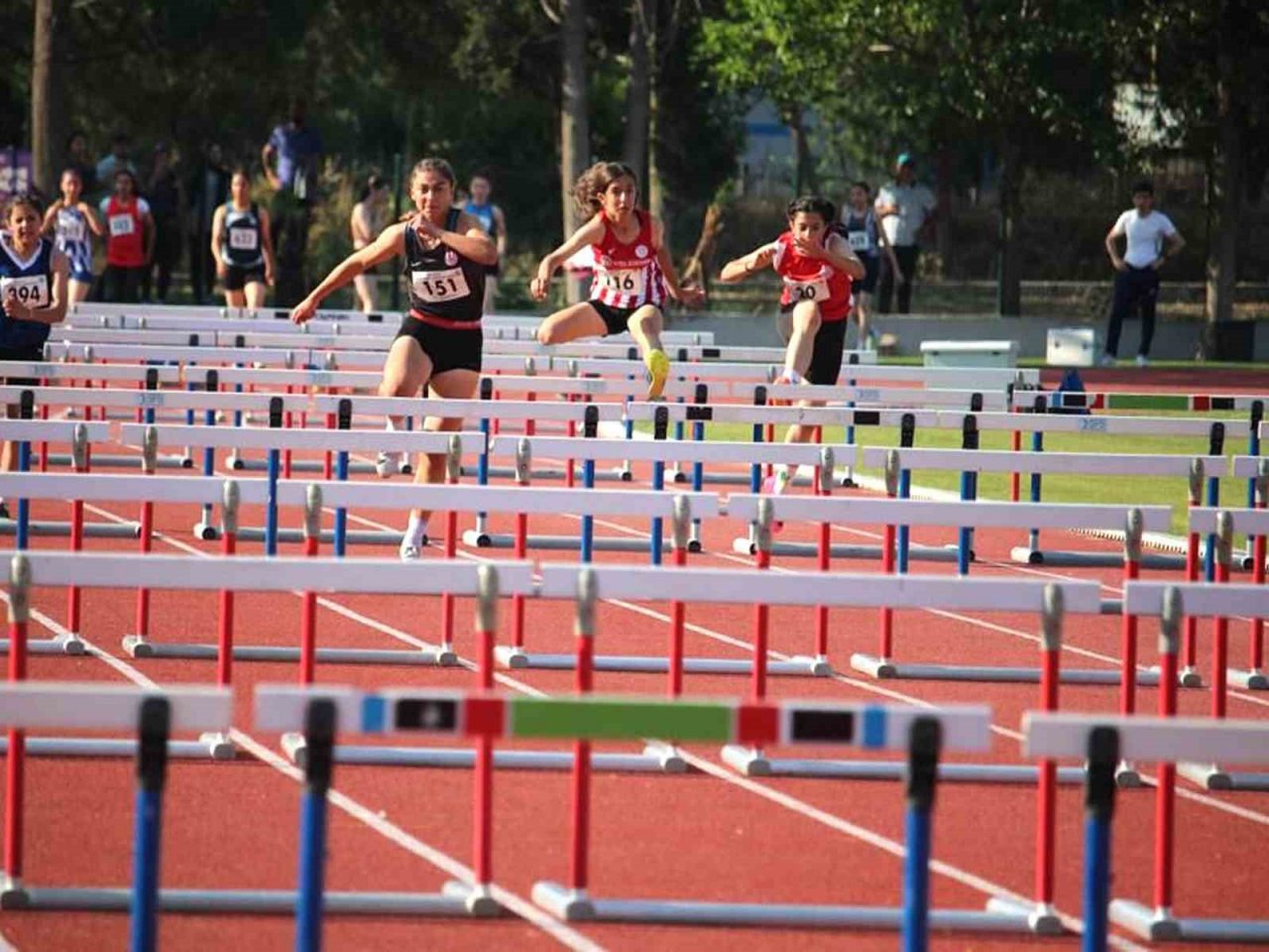 Antalyaspor atletleri fırtına gibi esti