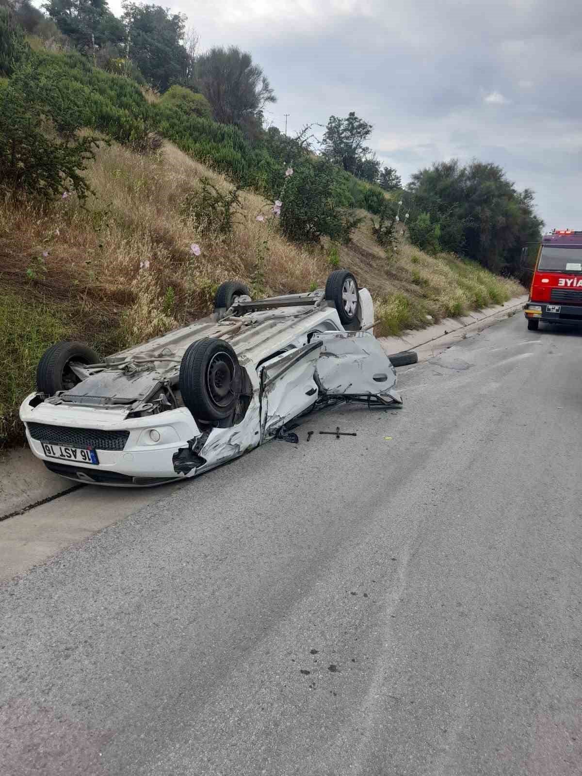 Otobanda kontrolden çıkan otomobil ters döndü