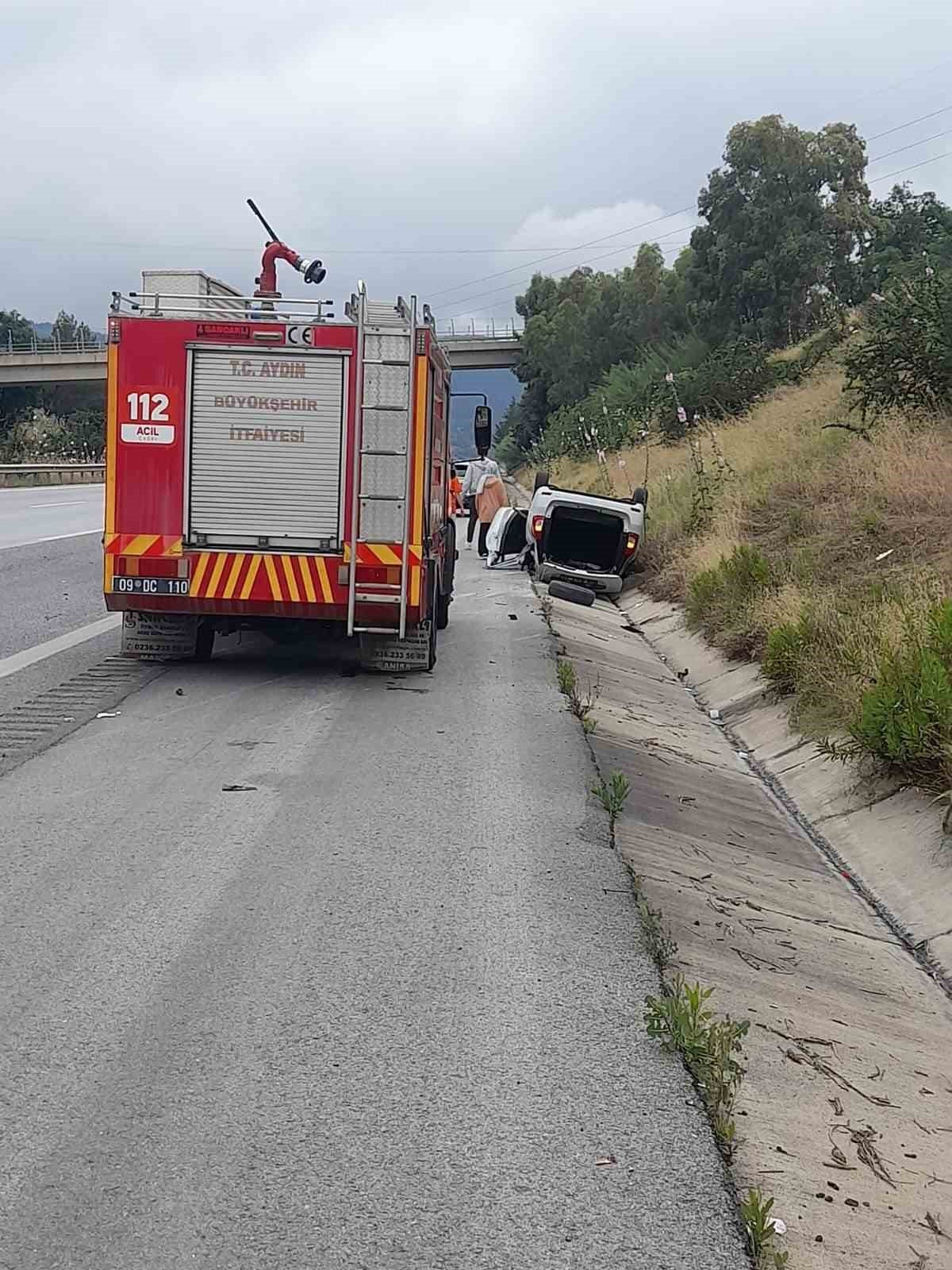 Otobanda kontrolden çıkan otomobil ters döndü