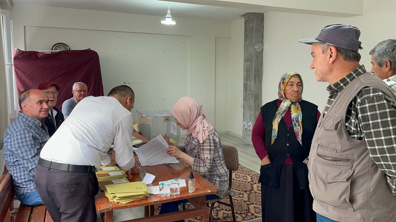 Belediye sınırlarına dahil olmak için sandık başına gittiler