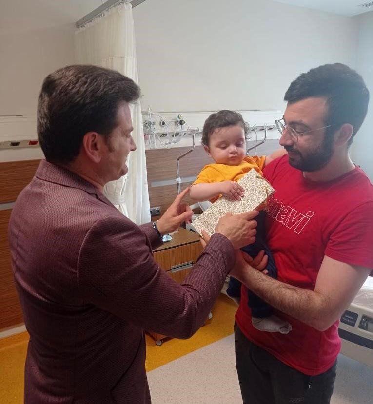 Başakşehir Çam ve Sakura Şehir Hastanesi’nde Babalar Günü