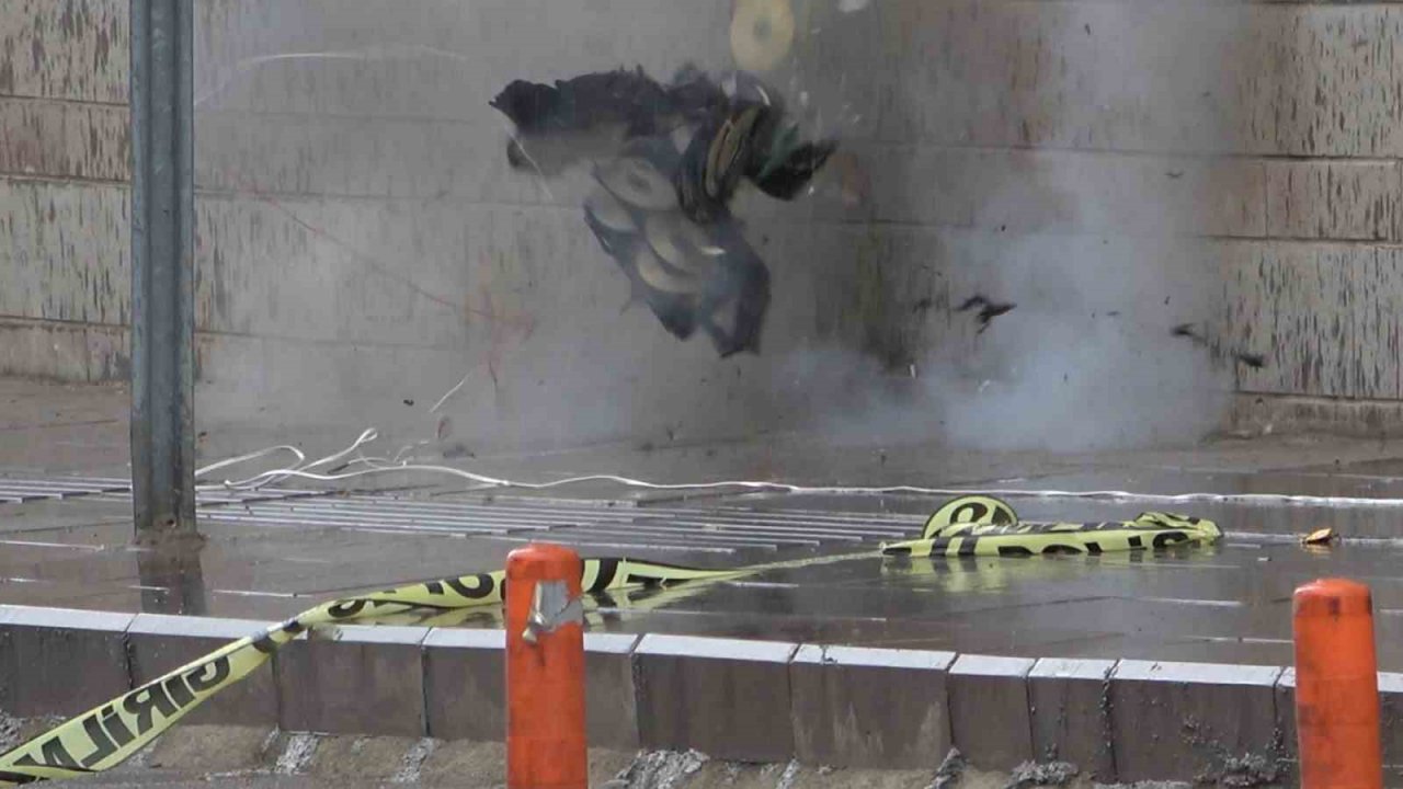 Kırıkkale’de ’bomba’ paniği: Emniyetin yanına bırakılan şüpheli çanta fünye ile patlatıldı