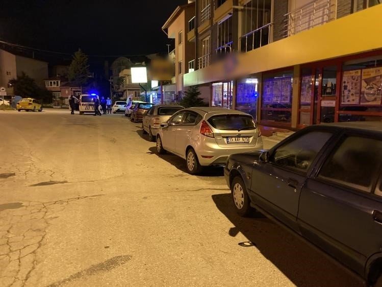 Burdur’da bir şahıs park halindeki 6 otomobilin aynasını kırıp kaçtı