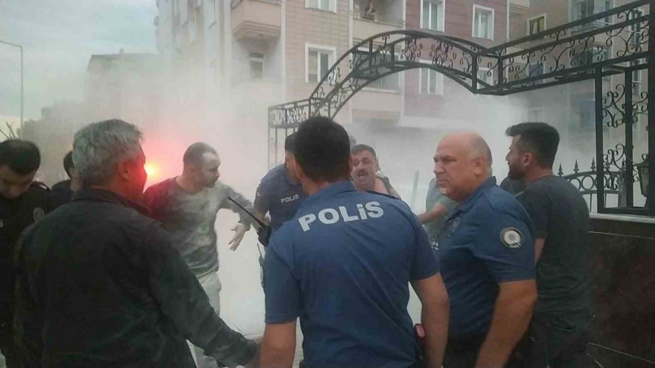 Kendini yakmaya çalışan şahsı polis böyle kurtardı