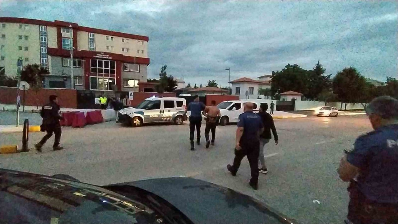 Kendini yakmaya çalışan şahsı polis böyle kurtardı