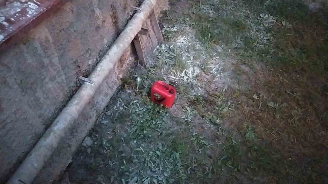 Kendini yakmaya çalışan şahsı polis böyle kurtardı