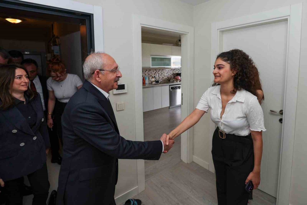 CHP Lideri Kılıçdaroğlu, Babalar Günü dolayısıyla deprem bölgesini ziyaret etti