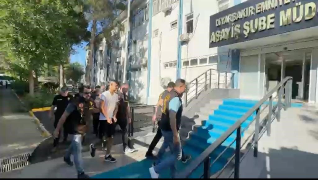 Diyarbakır’da suç makinelerine ‘eksen operasyonu’ ile şafak operasyonu: 15 gözaltı
