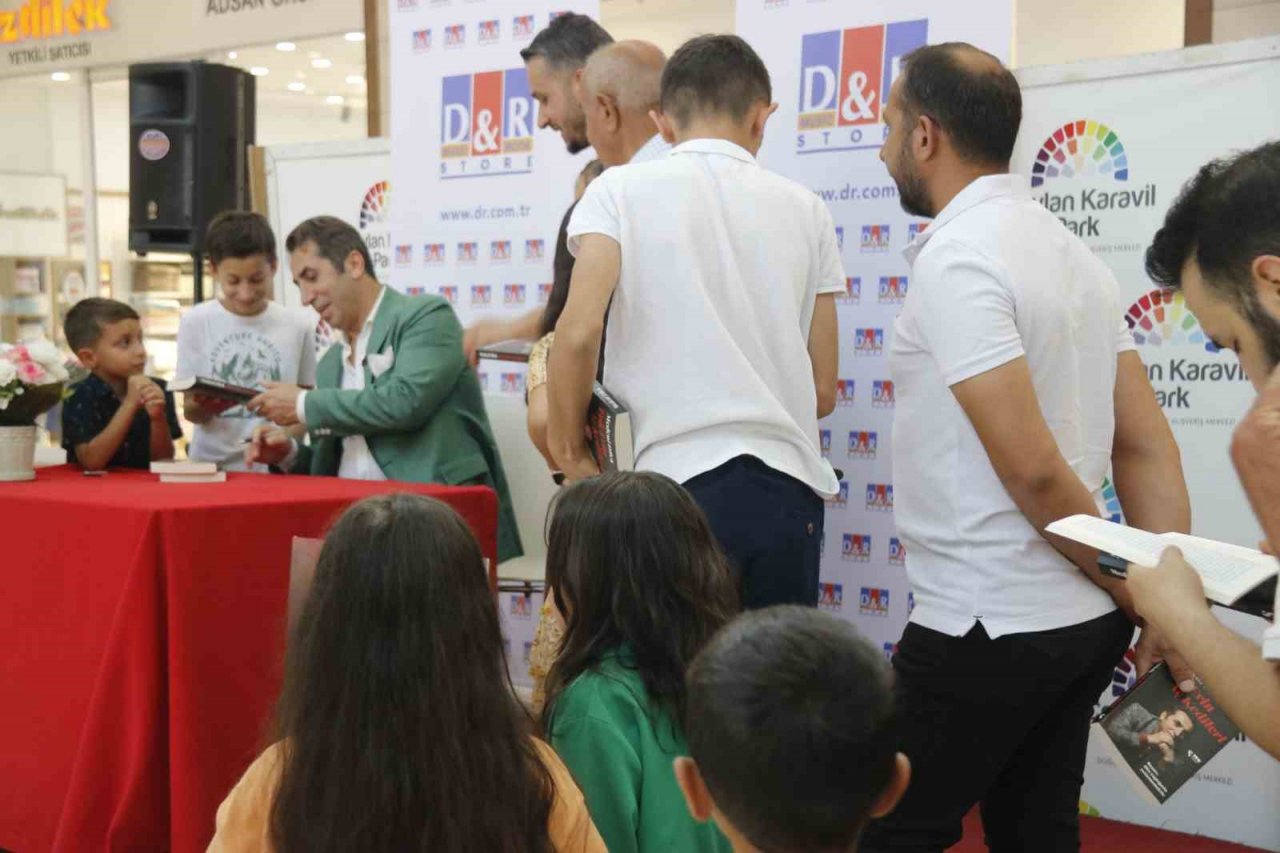 Ceylan Karavil AVM’de imza günü