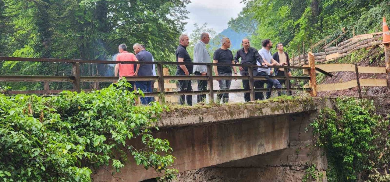 Heyelan sonrası yapılan çalışmaları incelediler