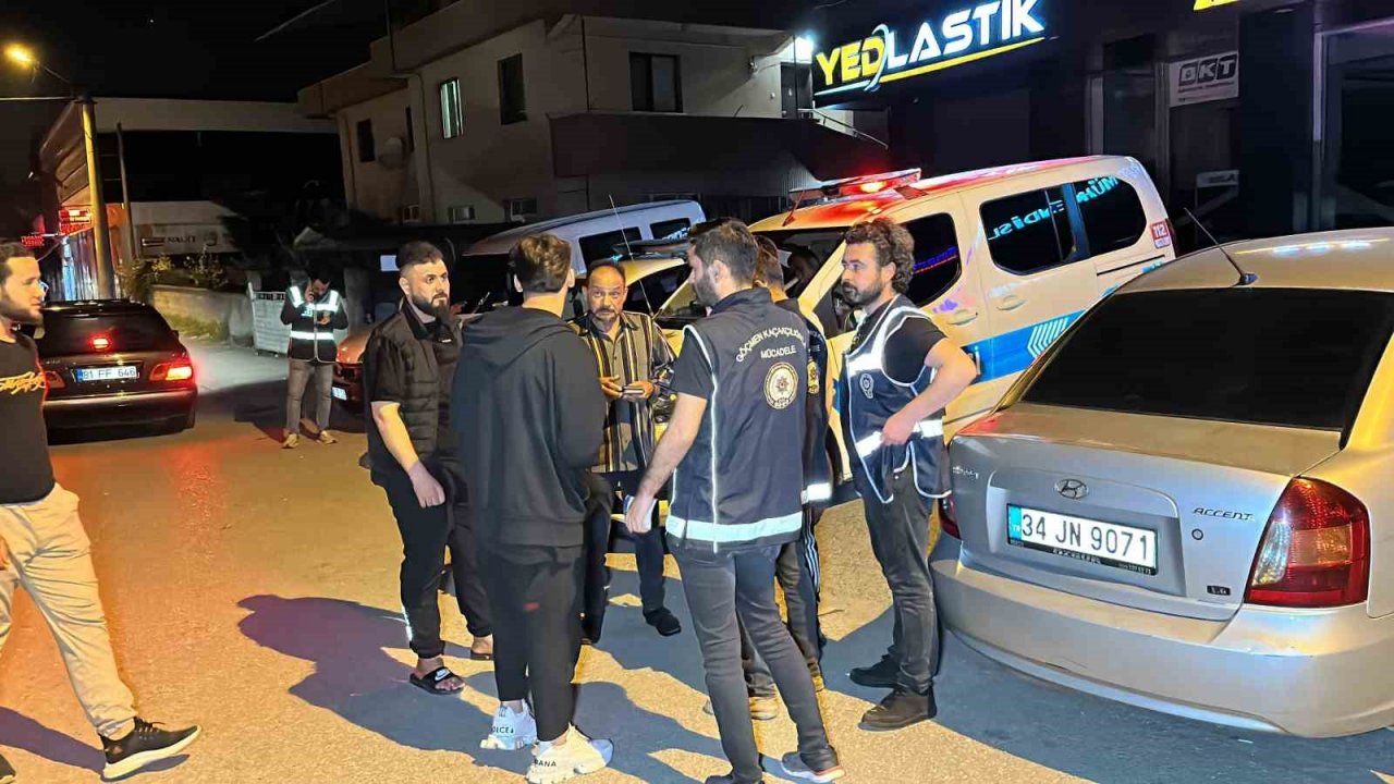 Trafik ekiplerinin dikkatinden kaçmadı, 5 kaçak göçmen yakalandı