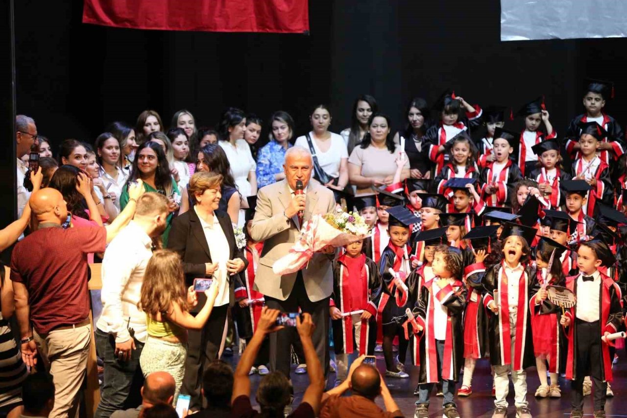 Efeler’in minikleri mezuniyetlerini kutladı