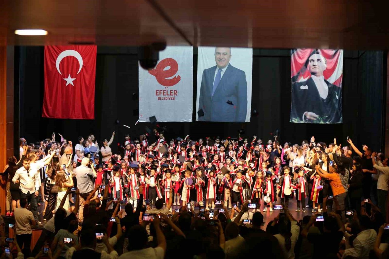 Efeler’in minikleri mezuniyetlerini kutladı
