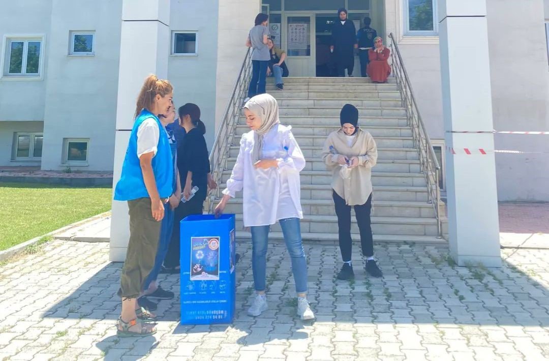 Elazığ’da sınav kalemleri öğrenciler için toplandı