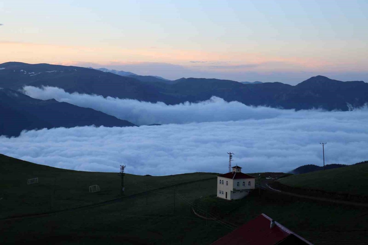 Gümüşhane’de eşsiz sis denizi manzarası